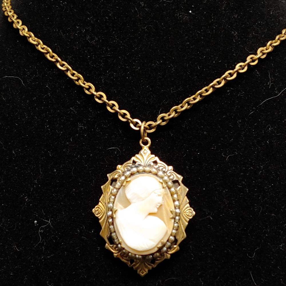 Antique Edwardian Cameo Locket